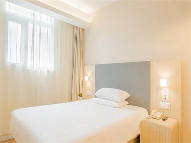 Huazhu - Room With Bed