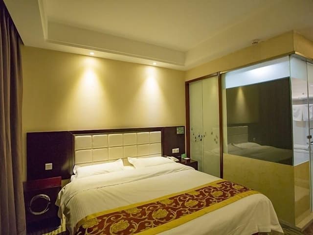 Queen Room