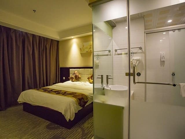 Queen Room