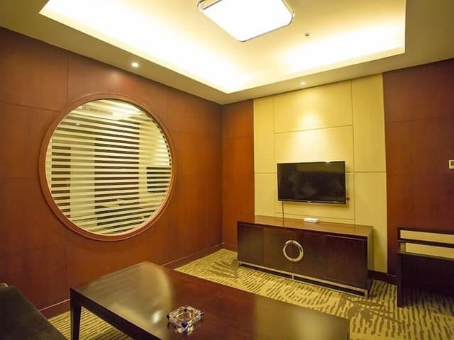 Business Suite Room