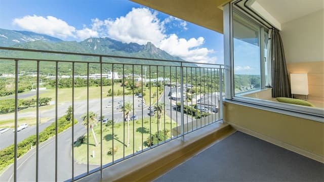 Standard Twin Room, 2 Twin Beds, Non Smoking, Mountain View
