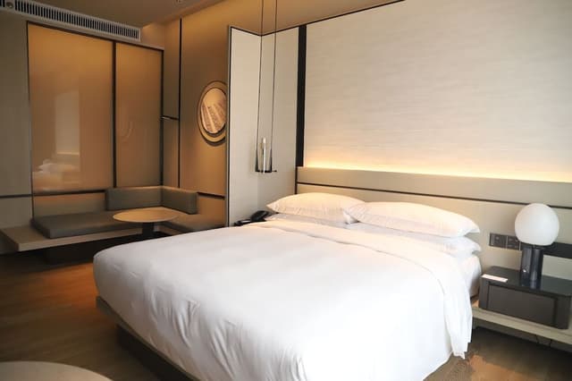 Room, 1 King Bed, City View