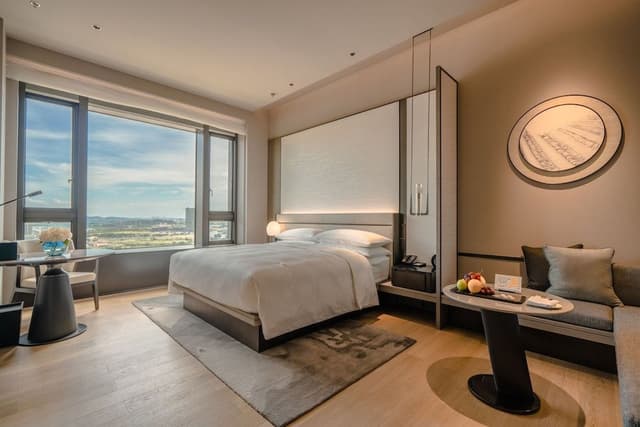 Room, 1 King Bed, City View