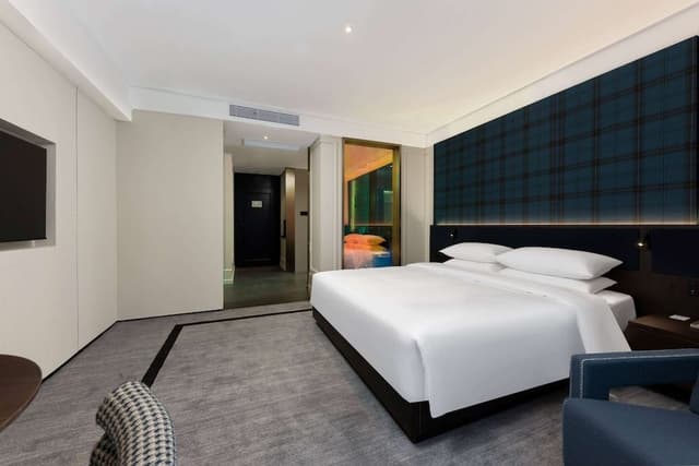 Superior Room, 1 King Bed, Smoking