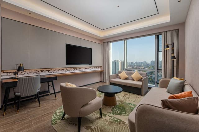 KING DELUXE SUITE