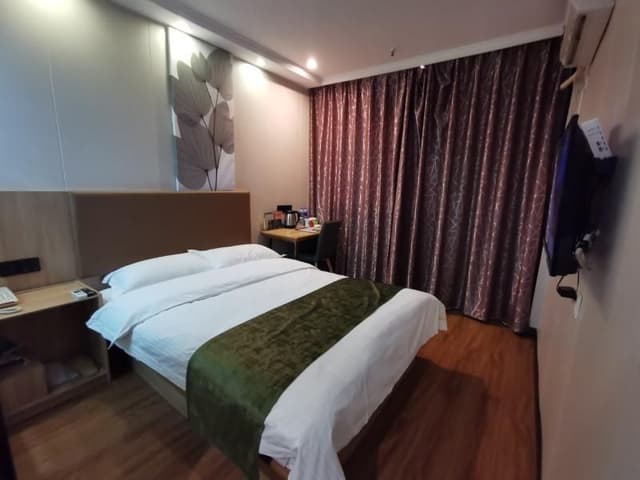 Business Queen Room