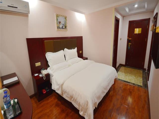 Business Queen Room