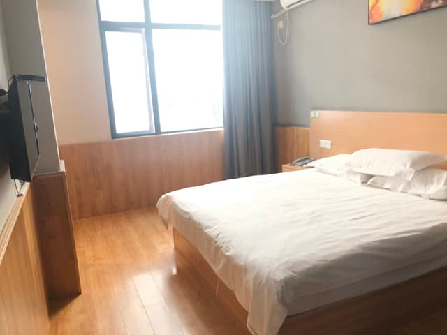 Huazhu - Room With Bed