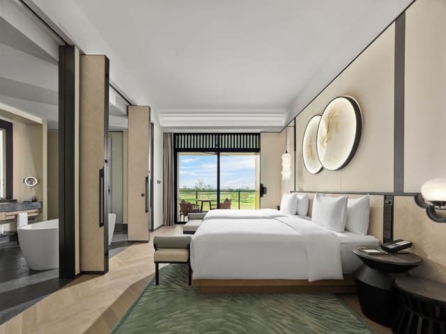 Lagoon view pool room - King