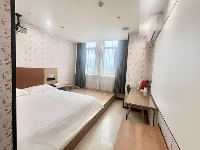 Queen Room