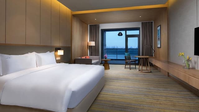 Suite, 1 Bedroom, Lake View