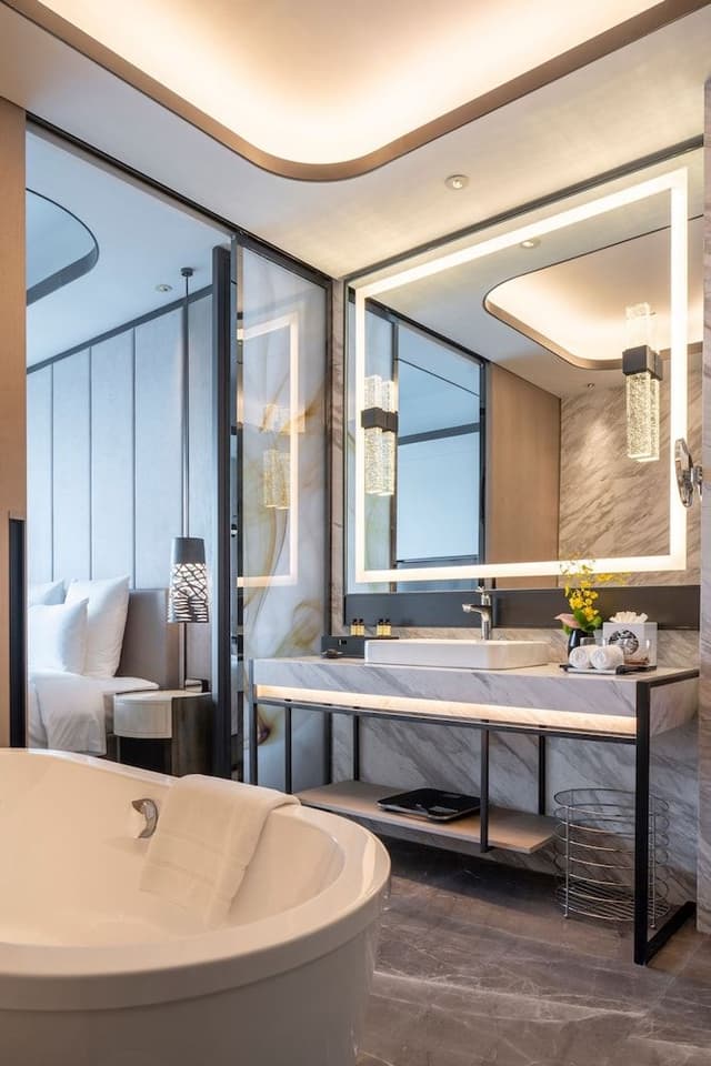 Deluxe Suite, 1 King Bed, Club Lounge Access