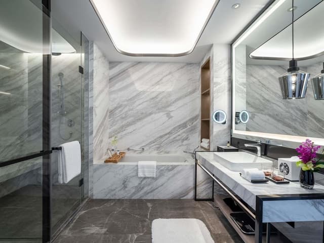Deluxe Suite, 1 King Bed, Club Lounge Access