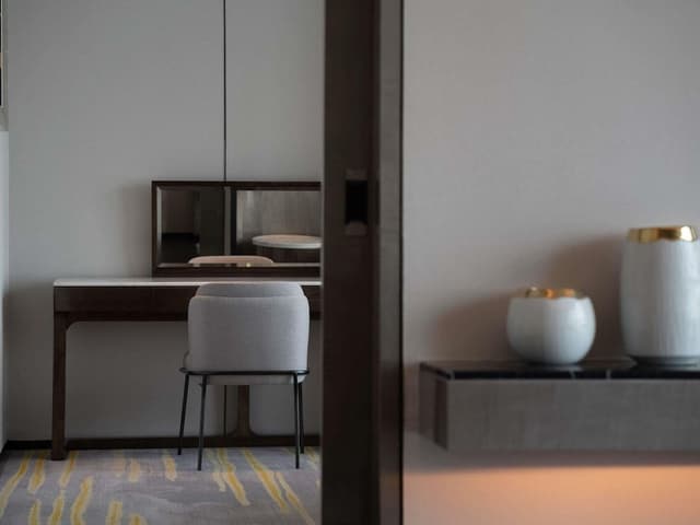 Deluxe Suite, 1 King Bed, Club Lounge Access