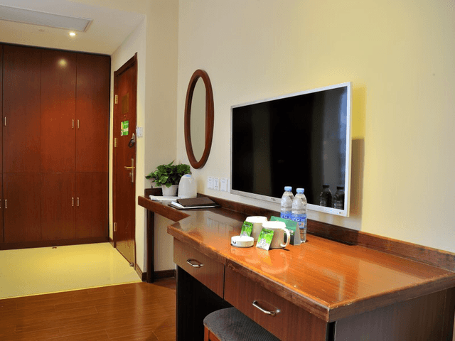 Hotel Queen Room