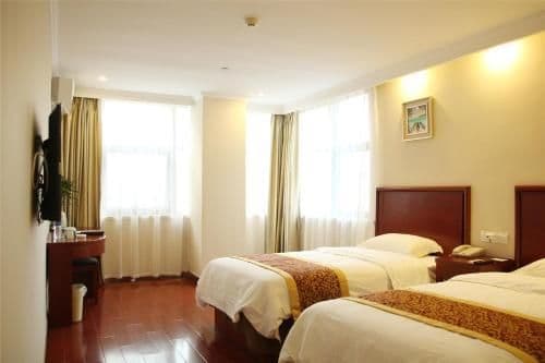 Hotel Queen Room