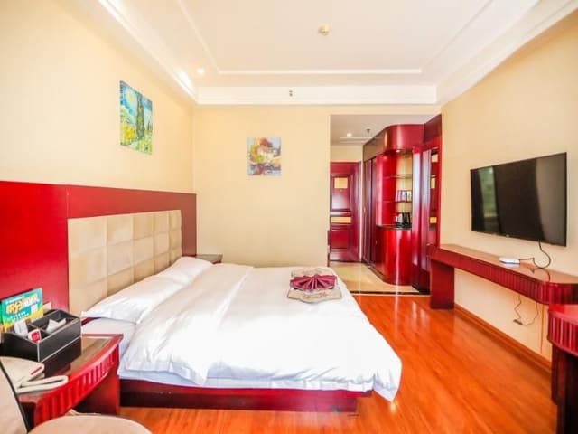 Hotel Queen Room
