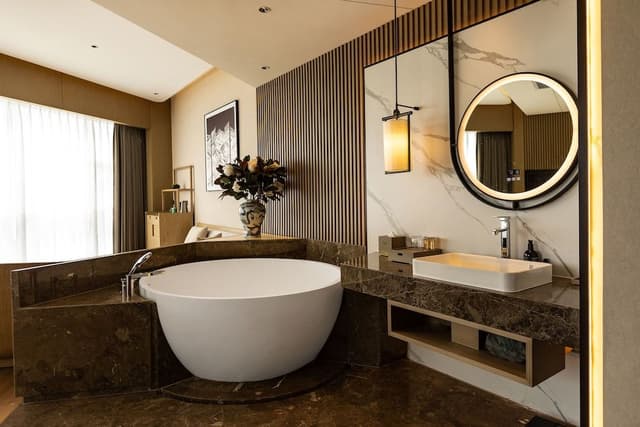 Deluxe Suite, 1 King Bed, Mountain View
