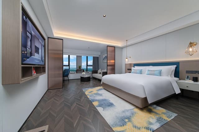 Deluxe Queen Bed