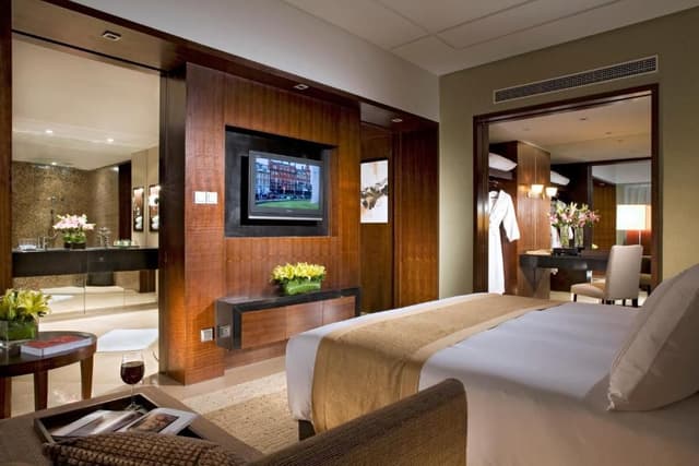 M Suite King Room