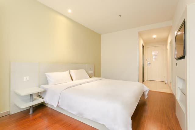 Huazhu - Superior Bed Room