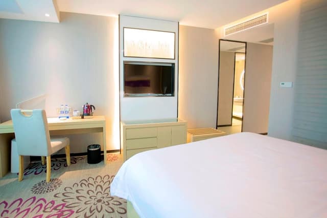 Business Queen Room