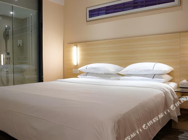 Business Queen Room