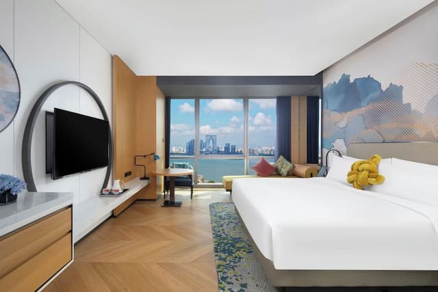 Signature Lake Room
