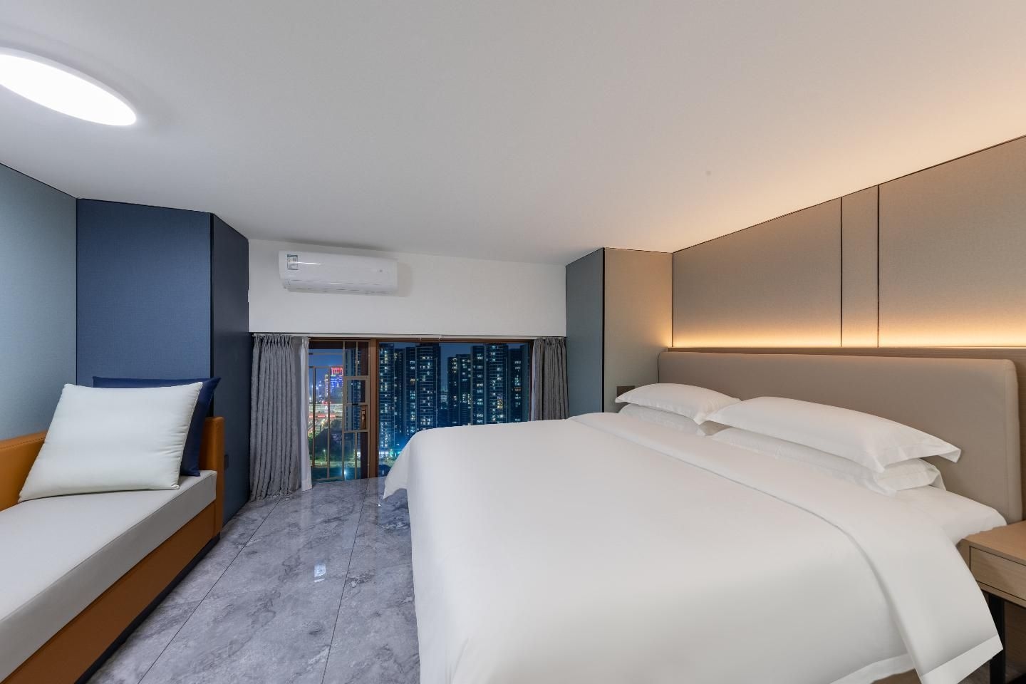 Poltton International Service Apartment Maoming Station South Square Aegean Sea Shopping Garden1