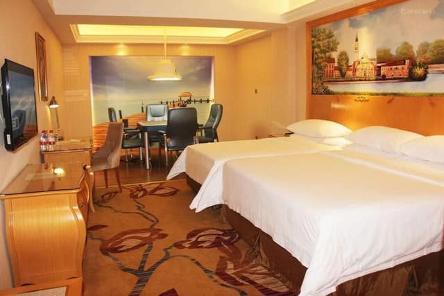 Deluxe Family Room