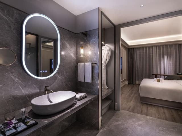 Superior Room, 1 King Bed