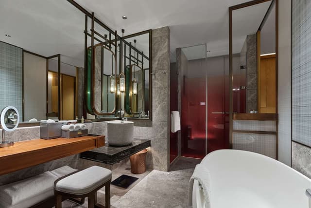 KING DELUXE ROOM
