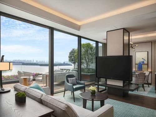 Park Lakeview Terrace Suite