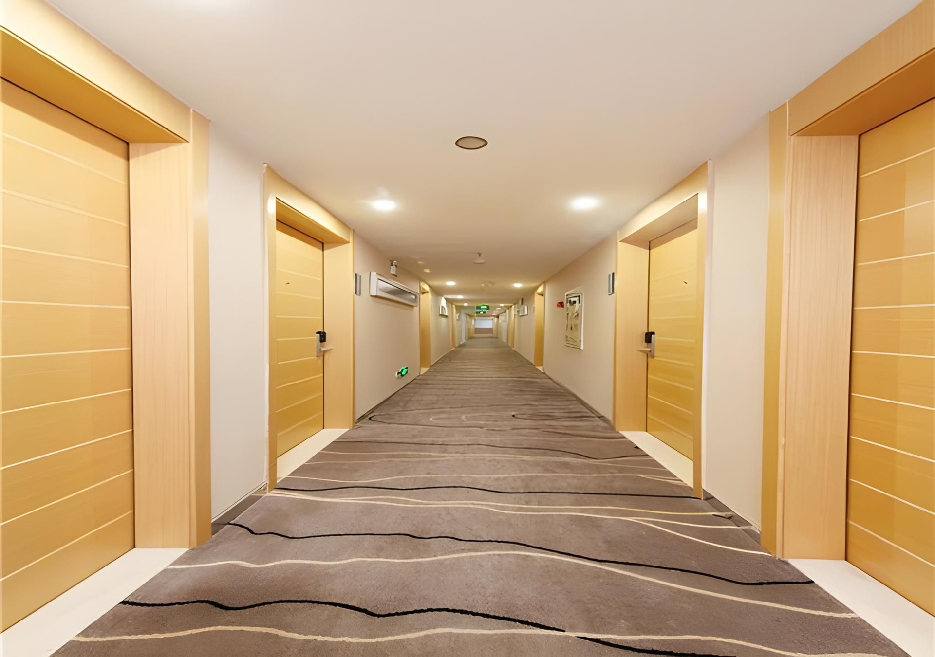 ซิตี้ คอมฟอร์ต อินน์ หยุนฟู ลั่วติ้ง ไทรอัมพ์พลาซา (City Comfort Inn Yunfu Luoding Triumph Plaza)1