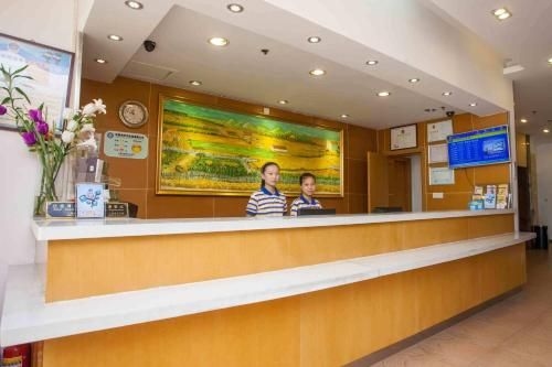 เซเว่น เดย์ส อินน์ ยุนฟู หลัวติง เซ็นทรัล (7 Days Inn Yunfu Luoding Central)0