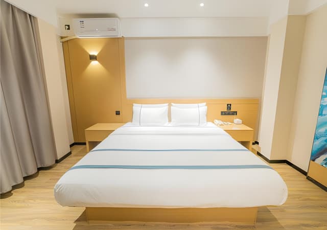 Business Queen Room