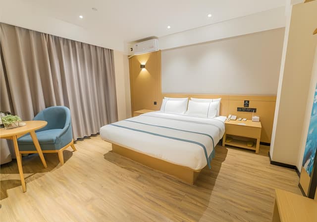 Business Queen Room