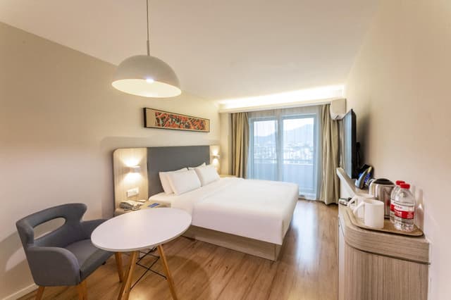 Huazhu - Superior BedRoom