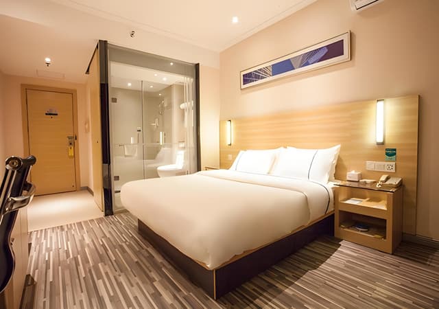 Business Queen Room