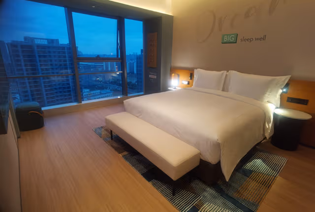 1 King Premium Canal View
