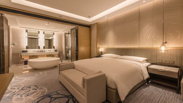 Suite, 1 Bedroom, Lake View