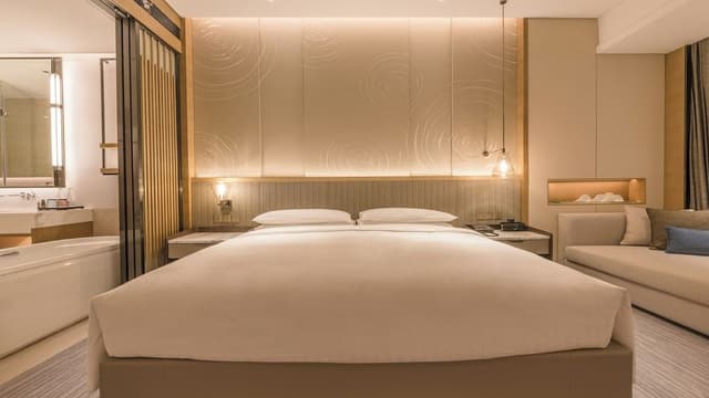 Room, 1 King Bed, Lake View
