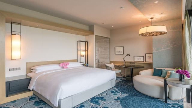 Room, 1 King Bed, Balcony, Lake View (Balcony)