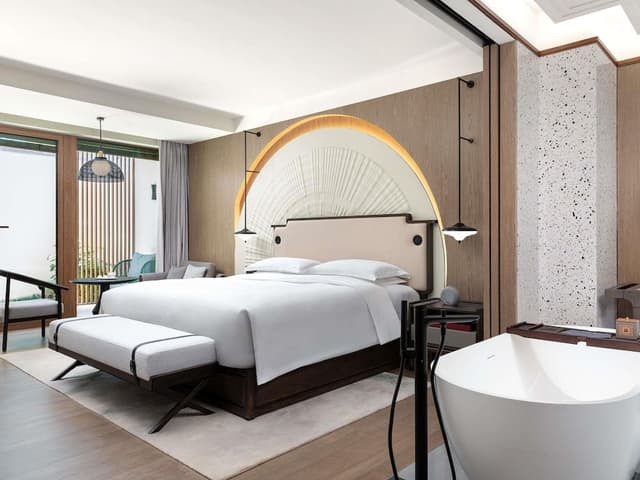 Room, 1 King Bed, Garden View (Courtyard)