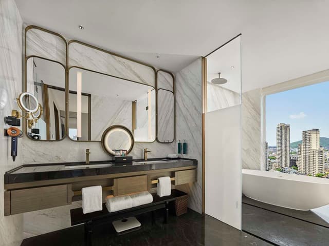 KING DELUXE SUITE
