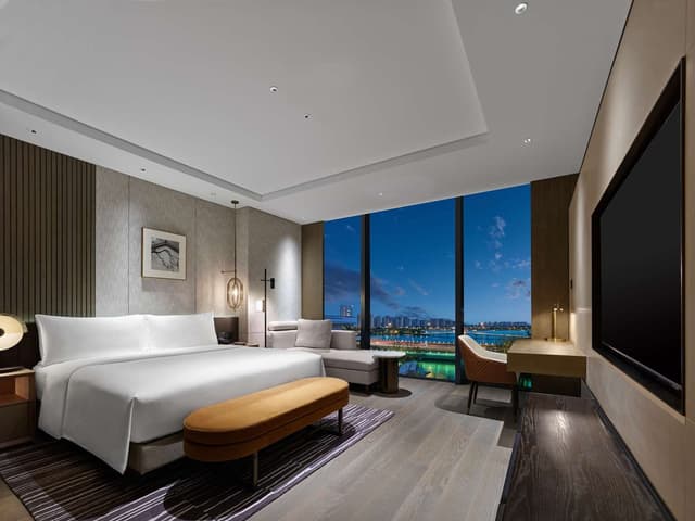 KING DELUXE TWO BEDROOM SUITE