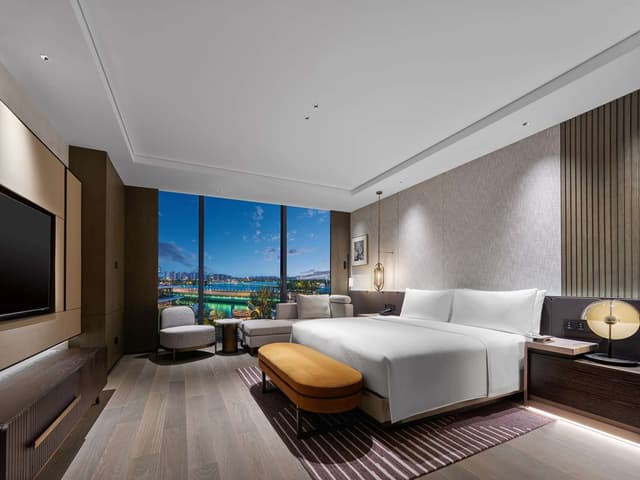 KING DELUXE TWO BEDROOM SUITE