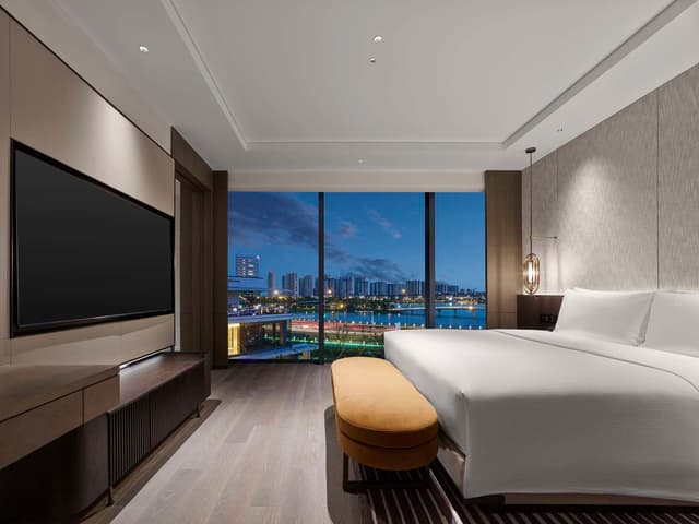 KING PREMIUM ONE BEDROOM SUITE