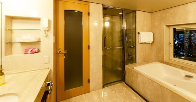 Executive Twin Room, Non Smoking (High Floor)