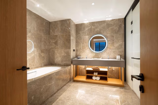 KING DELUXE SUITE